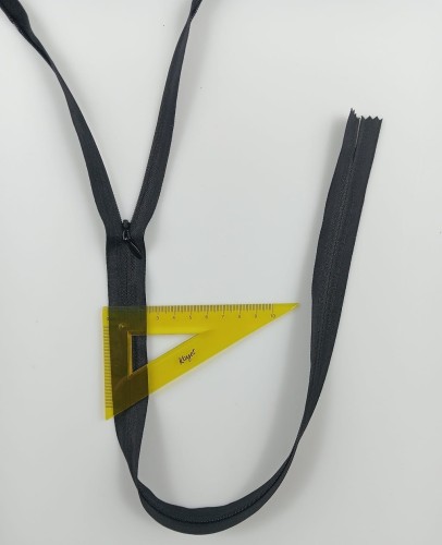 60 cm czarny kryty na taśmie.jpg