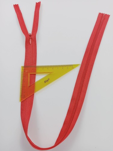 60 cm czerwony kryty na taśmie.jpg