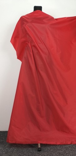 podszewka czerwona lekko błyszcząca na flagi.jpg